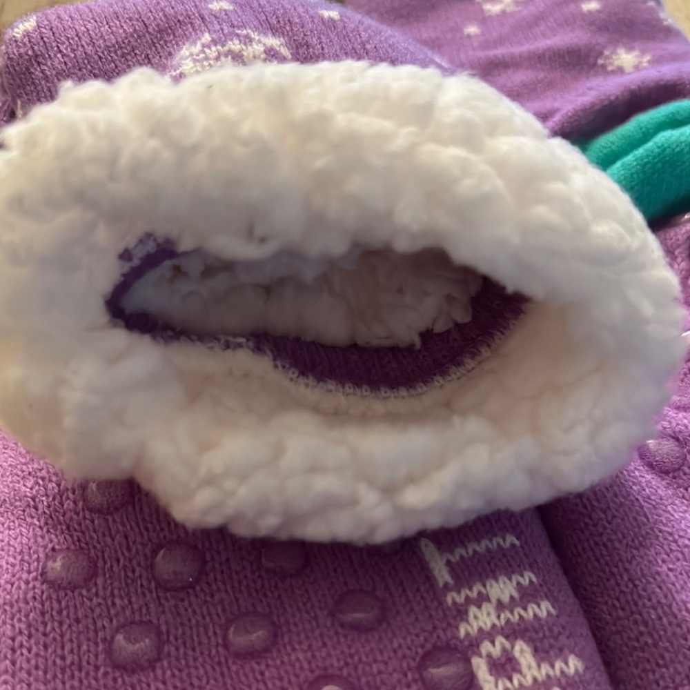 Women's Peanuts Snoopy Snowflake Purple Sherpa Lined Non Slip Grip Socks - Picture 4 of 5